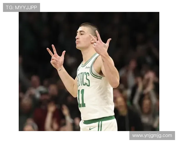 里德替补表现平平15投6中贡献15分7篮板1盖帽三分球命中率不佳